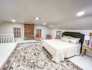 3 bedrooms, desk, iron/ironing board, travel cot