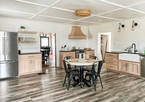 Historic home by Dogwood Lake/Glendale