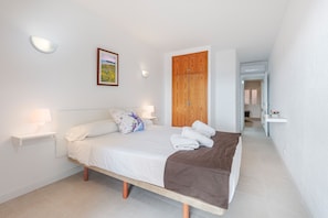 3 chambres, fer et planche à repasser, Wi-Fi gratuit, draps fournis