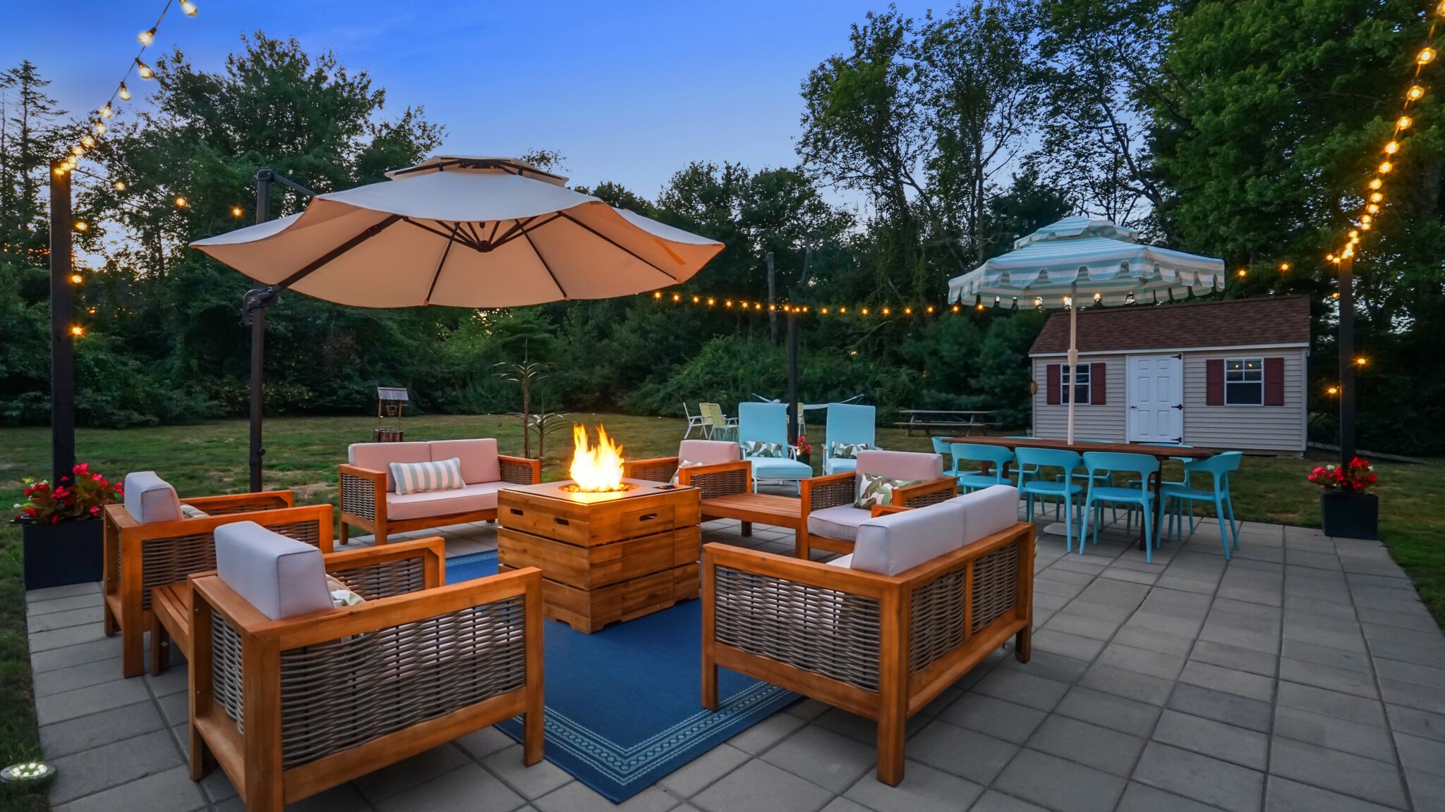 Hot Tub & Big Yard, Short Drive to Beaches & Newport. Close to Narragansett, RI.