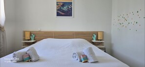 4 bedrooms, iron/ironing board, WiFi, bed sheets - New house with all comforts in Grimaud (Grimaud)