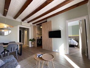 5 Schlafzimmer, Schreibtisch, Bügeleisen/Bügelbrett, Reisekinderbett