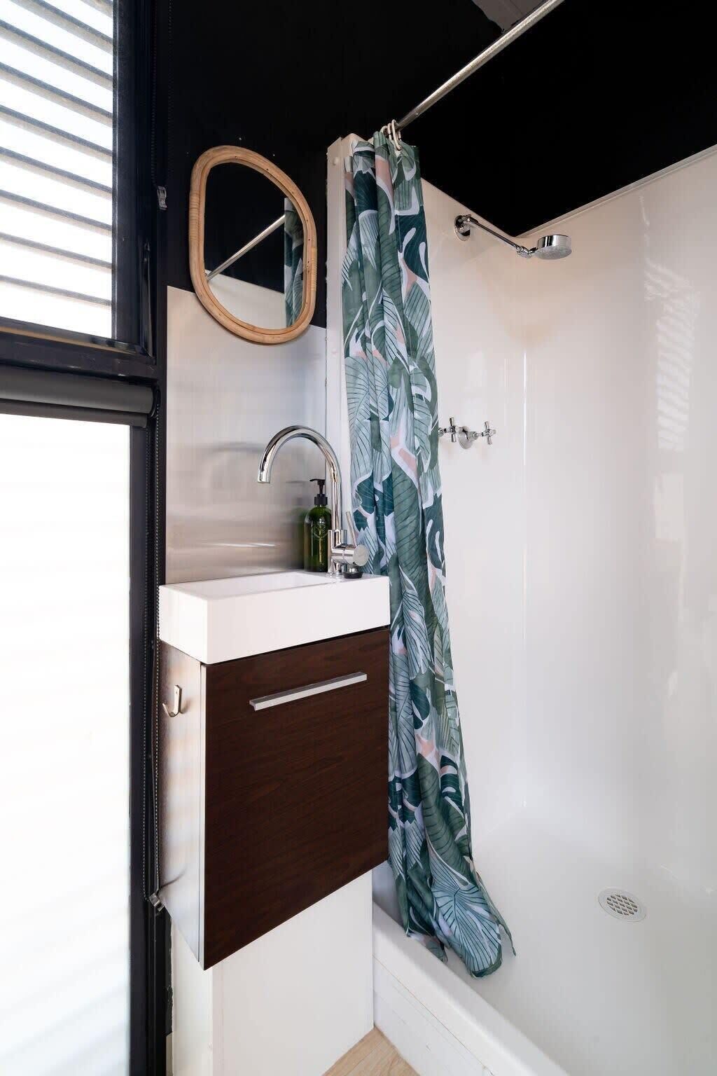 Shower, towels