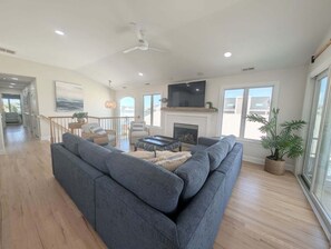 Smart TV, fireplace