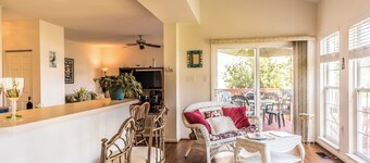 4 bedroom Dog Friendly home with community pool