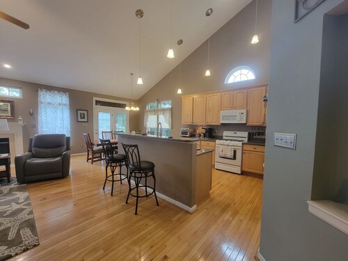 38229 Bridgehampton Lane, Pet Friendly