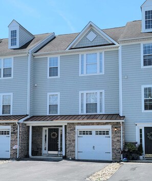 Exterior - Large 4 bedroom with community pool access - short drive to the beach (Millville)