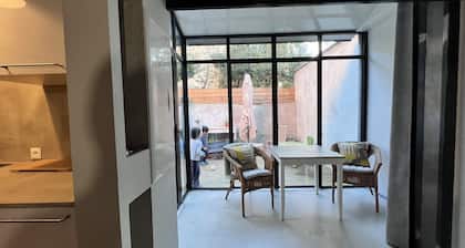 Folie sur cour in Palavas-Les-Flots ( studio with patio )
