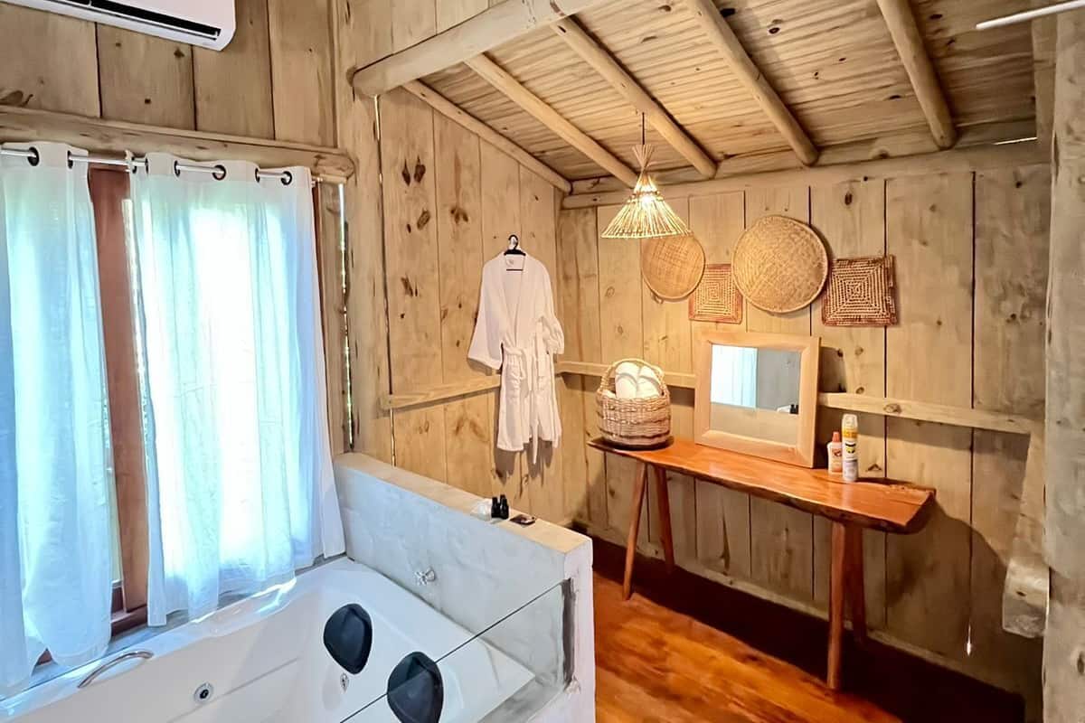 Suíte superluxo | Wi-Fi de cortesia, individualmente decorados, roupa de cama
