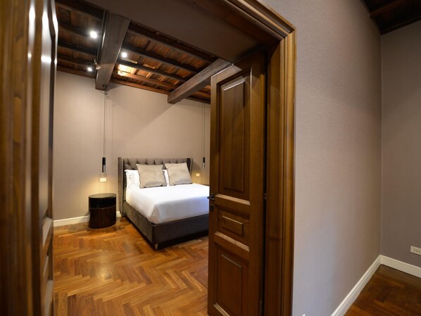 5 Schlafzimmer, Schreibtisch, Internetzugang, Bettwäsche