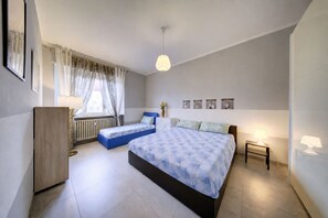 1 chambre, fer et planche à repasser, Wi-Fi gratuit, draps fournis