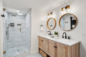 Hair dryer, towels - The Barn at Chatham Oaks (Chatham)