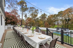 Outdoor dining - The Barn at Chatham Oaks (Chatham)