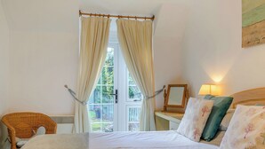 Unclassified image, 5 of 18, button - Apple Cottage-UK37361 (Lympsham)