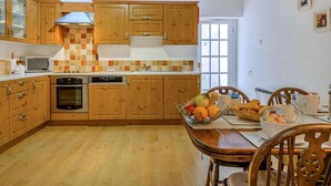 Unclassified image, 3 of 18, button - Apple Cottage-UK37361 (Lympsham)