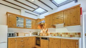 Unclassified image, 4 of 18, button - Apple Cottage-UK37361 (Lympsham)