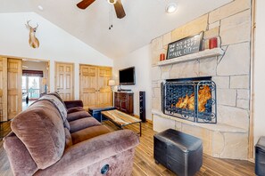 TV, fireplace
