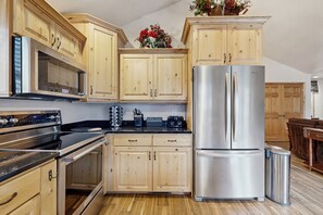 Fridge, microwave, oven, stovetop - Mountain view home with hot tub, fireplace & perfect walk-to-lift location (Park City)