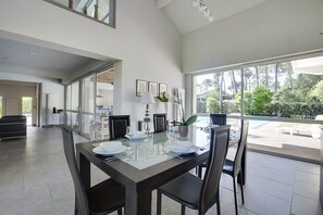 Dining - Villa lac Hossegor pour 10 avec climatisation et piscine chauffée (Seignosse)
