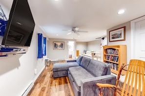 Televisión y chimenea