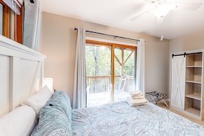 3 habitaciones, tabla de planchar con plancha, internet y ropa de cama