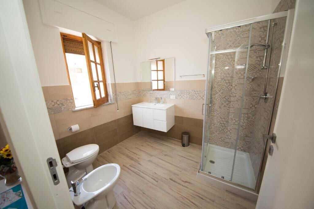 Ducha, cabezal de ducha tipo lluvia, secador de pelo, bidet