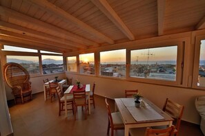 Outdoor dining - La Balestra B&B (Balestrate)