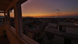 A view from a window overlooking a cityscape at sunset. - La Balestra B&B (Balestrate)