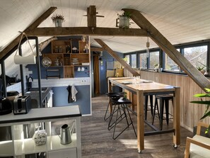 Panorama studio, Meerdere bedden, uitzicht op tuin | Woonruimte