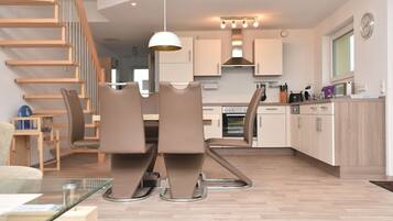 Kühlschrank, Herdplatte, Geschirrspüler