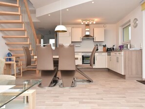 Kühlschrank, Herdplatte, Geschirrspüler