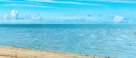 靠近海滩