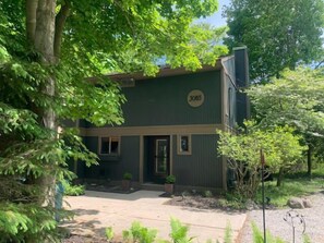Exterior - Whittier Cottage (Douglas)