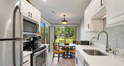 Fontana Abbey Villas Condo Steps to Pool Walk to Beach Marina and Dining