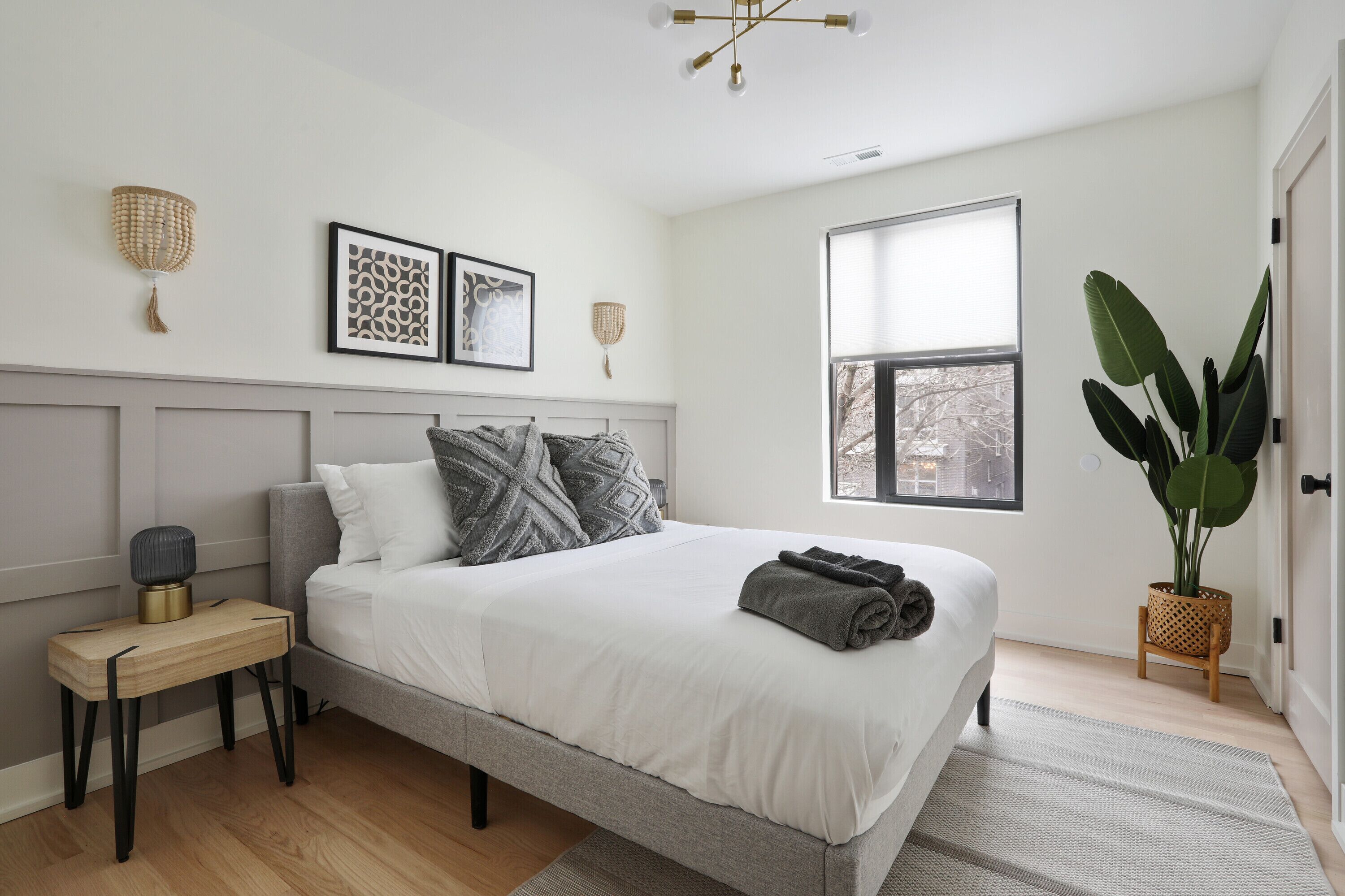 7 bedrooms, desk, iron/ironing board, travel crib