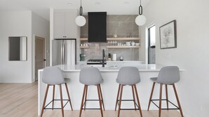 Kaffetrakter/tekoker, kjøleskap, mikrobølgeovn og ovn