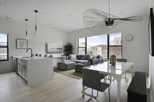 The Exclusive- 7 Bed, 6 Bath Retreat