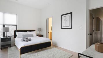 7 bedrooms, desk, iron/ironing board, travel crib