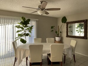 Dining - Clean, crisp space close to Superbowl (Phoenix)
