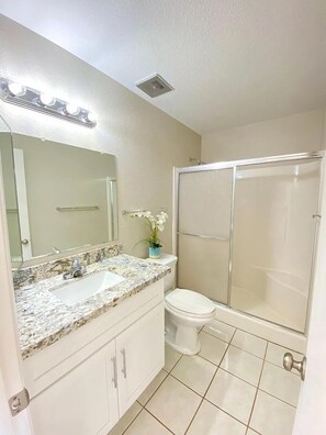 Bathroom - Clean, crisp space close to Superbowl (Phoenix)