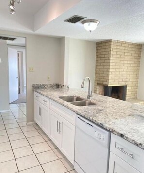 Interior - Clean, crisp space close to Superbowl (Phoenix)