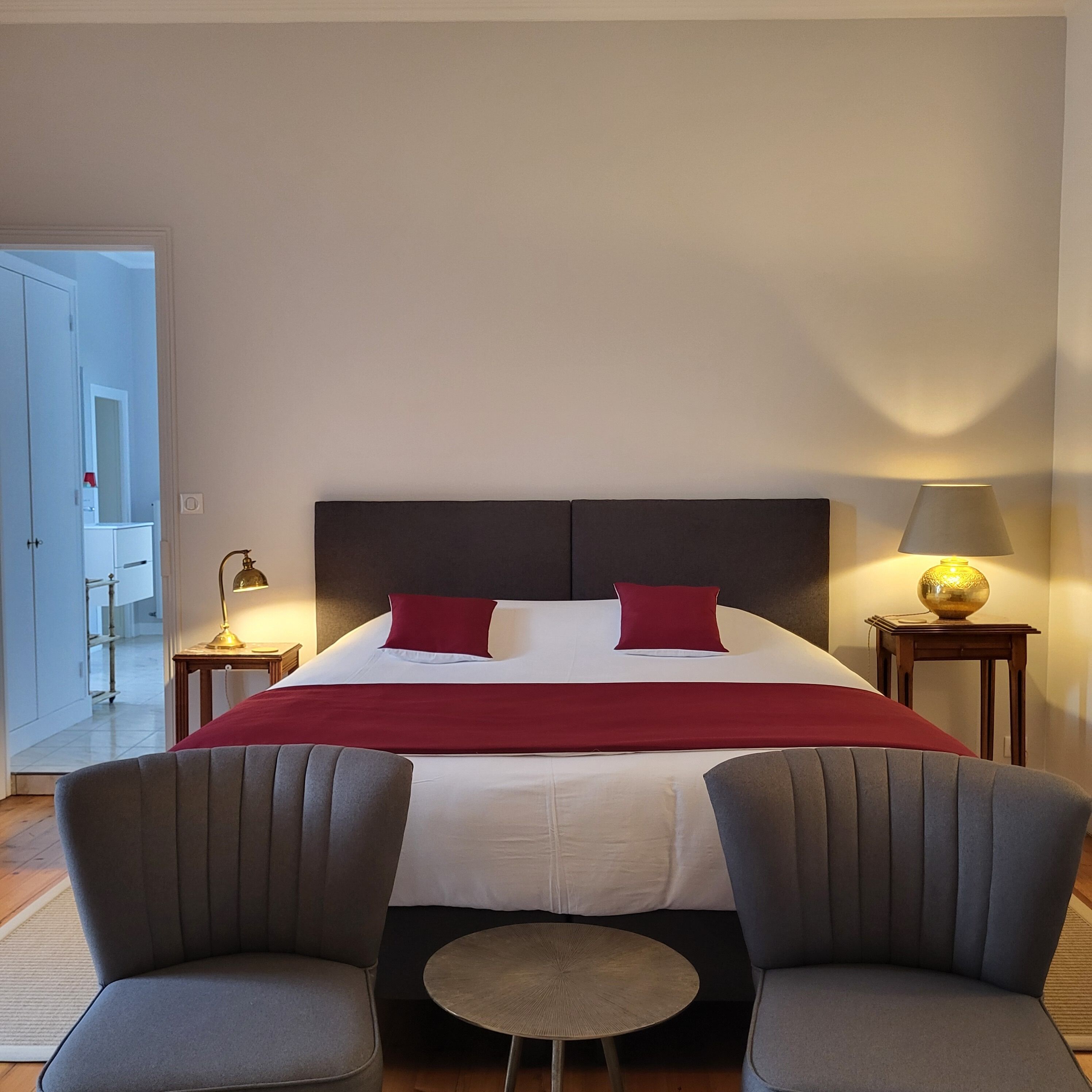 Chambre Chesnel | Individually decorated, individually furnished, desk, laptop workspace
