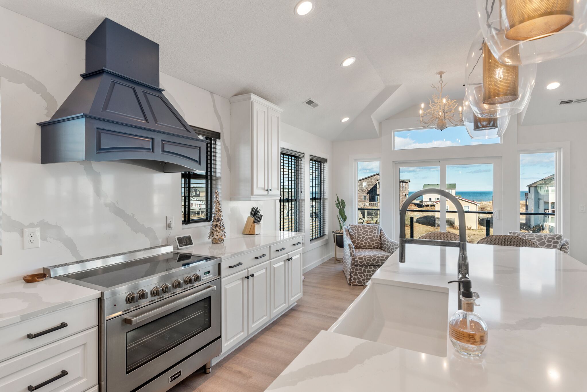 大型雪櫃/冰箱、微波爐、焗爐、爐具