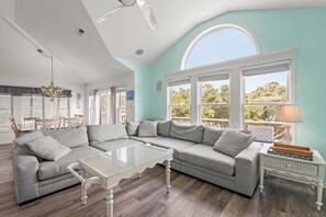 TV, fireplace, ping pong