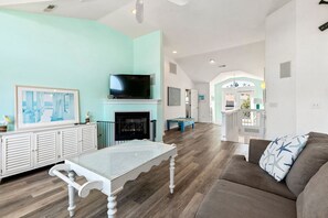 TV, peis og bordtennis