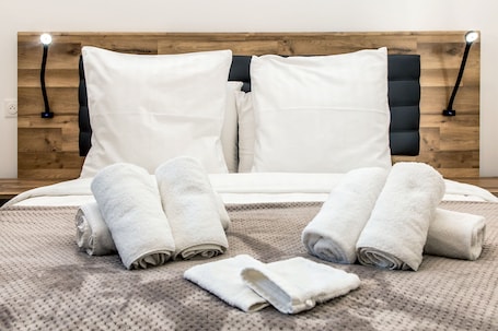 1 bedroom, iron/ironing board, free WiFi, bed sheets. New, quiet, comfortable 3-star Meublé de Tourisme apartment.