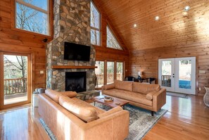 Smart-TV, peis, bordtennis og bøker