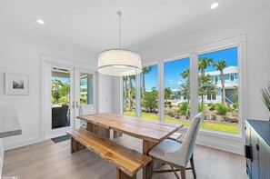 Dining - Modern Beach Home w/ access to Pool+Hottub+Gym+Activities (Baldwin County)