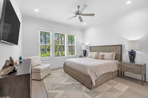 4 bedrooms, iron/ironing board, WiFi, bed sheets
