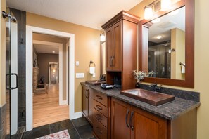 House, Multiple Beds, Patio, Partial Sea View | Bathroom | Towels - The Lakeview (Red Wing)